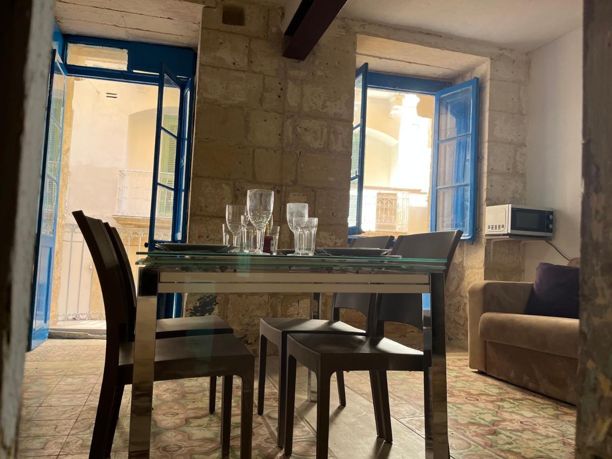 Traditional Townhouse In The Hearth Of Valletta Villa Exterior foto